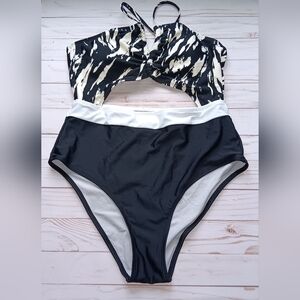 Cupshe Women's Cutout Shirring One Piece Swimsuit US Large Summer Resortwear NWT